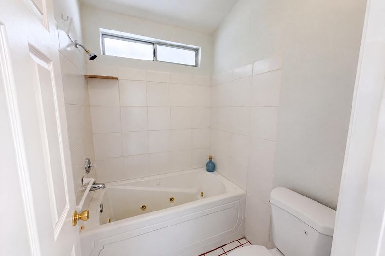 Photo 14 of 18 of 13561 Glacier Cir, Hesperia, CA