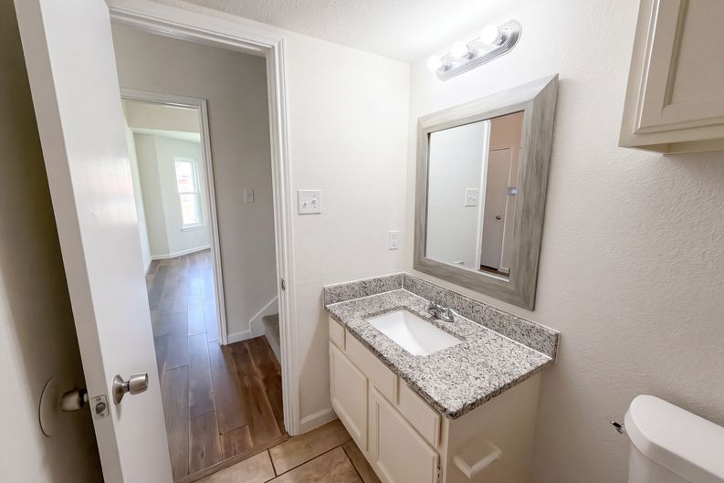 Photo 8 of 23 of 832 Brockden Dr, Mesquite, TX