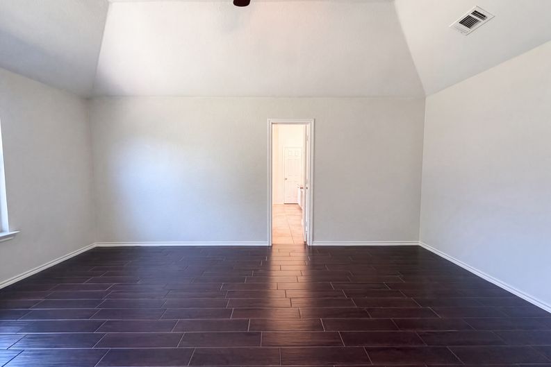 Photo 7 of 18 of 825 Adams Dr, Burleson, TX