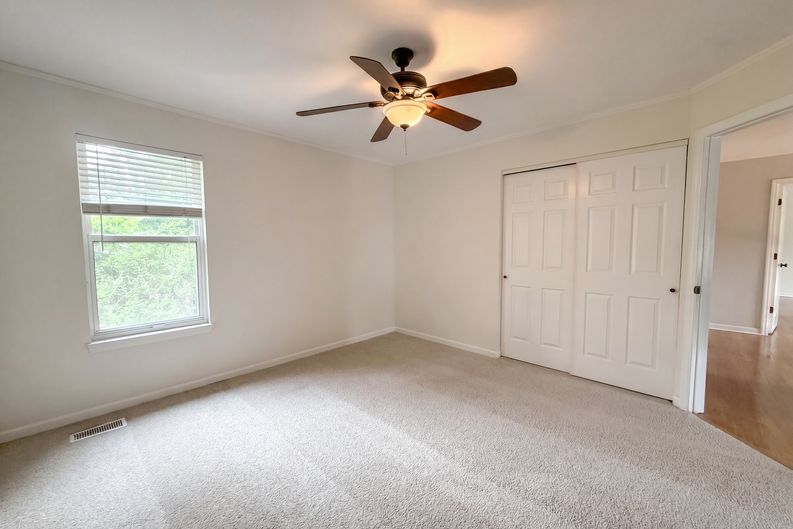 Photo 10 of 31 of 16201 Surfview Ct, Grover, MO