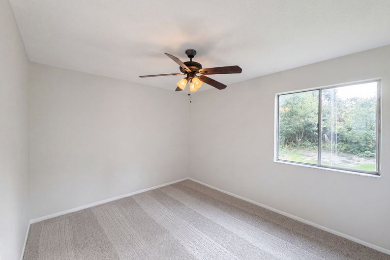 Photo 9 of 18 of 3143 Boxelder St, Deltona, FL