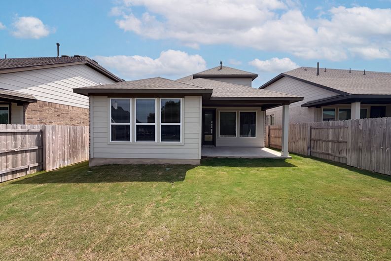 Photo 5 of 19 of 125 High Valley Dr, Liberty Hill, TX