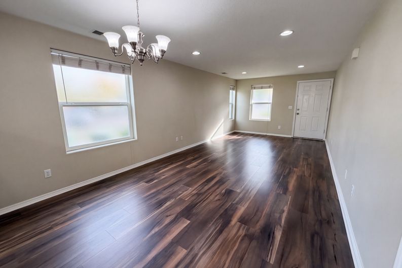 Photo 6 of 18 of 571 SW 207th Ave, Beaverton, OR