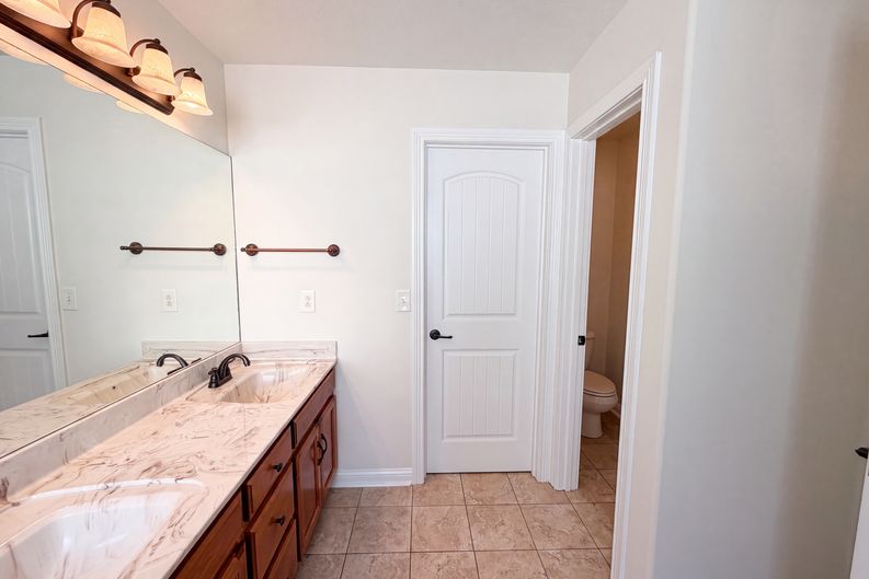 Photo 12 of 27 of 1733 Apache Way, Clarksville, TN
