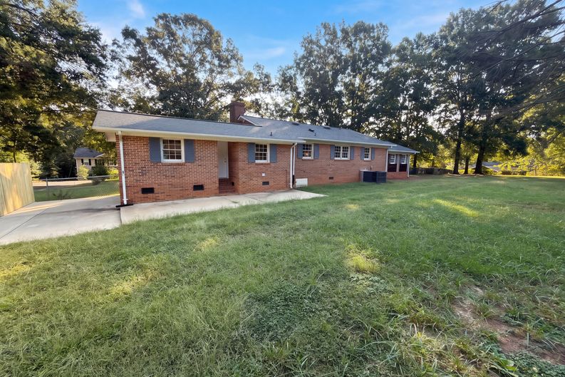 Photo 6 of 19 of 1809 Love Rd, Monroe, NC