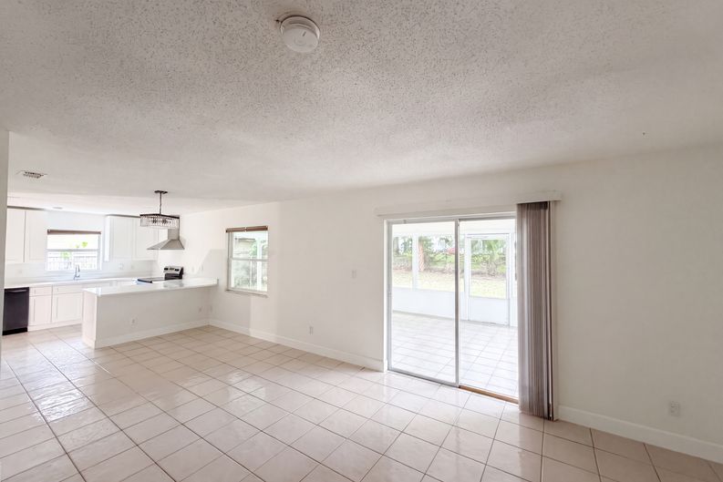 Photo 23 of 30 of 2401 Myakka Dr, Orlando, FL