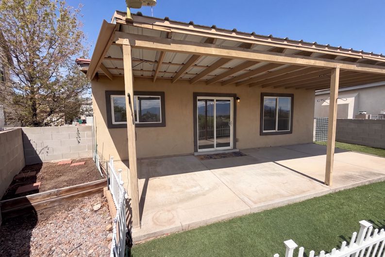 Photo 5 of 24 of 696 Troon Dr SE, Rio Rancho, NM