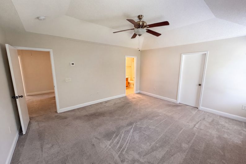 Photo 4 of 25 of 14021 Pinyon Pine Ln, Charlotte, NC