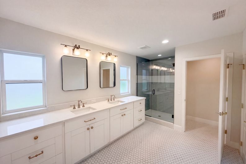 Photo 16 of 21 of 10806 W Elbow Dr, Tampa, FL