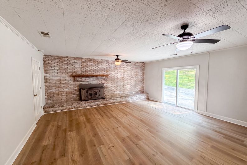 Photo 3 of 17 of 529 Timberlane Dr, Mount Holly, NC
