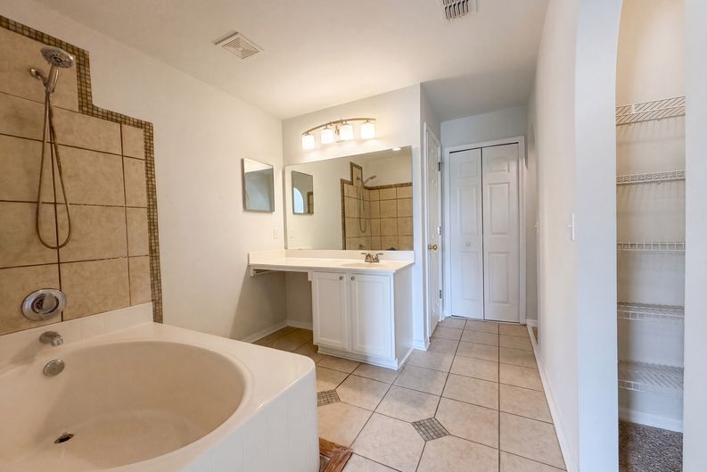 Photo 21 of 26 of 2158 Willesdon Dr W, Jacksonville, FL