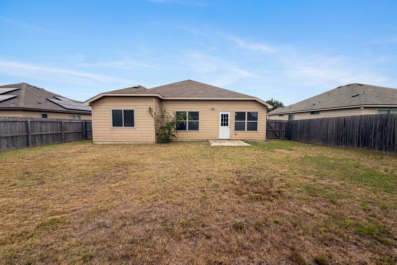 Photo 5 of 16 of 1023 Roanoke Dr, Temple, TX