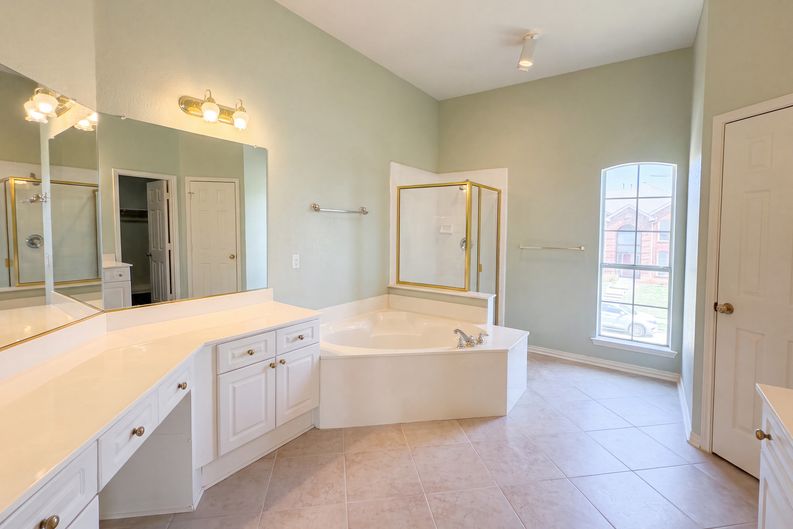 Photo 11 of 22 of 3606 Fairlands Dr, Richardson, TX