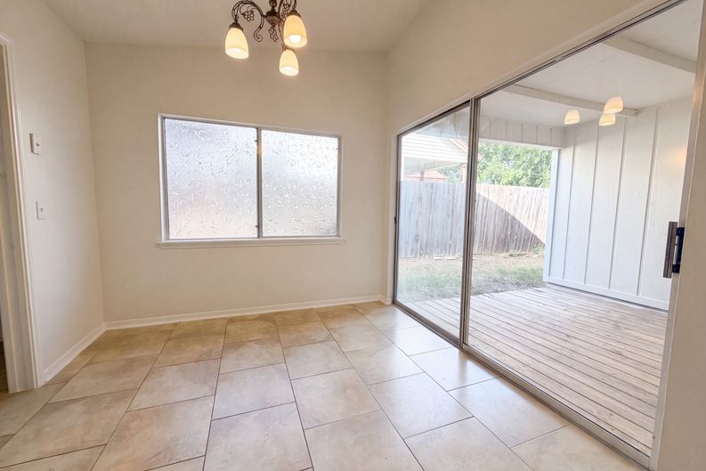 Photo 6 of 16 of 6806 Raintree Frst, San Antonio, TX