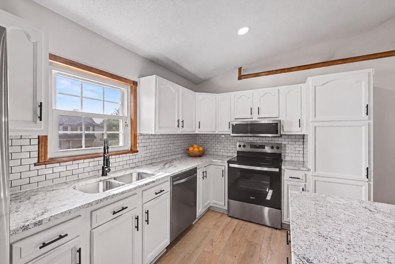Photo 11 of 34 of 433 Kelly Way, Bellefontaine, OH
