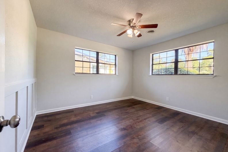 Photo 14 of 22 of 4040 Sierra Madre Dr S, Jacksonville, FL