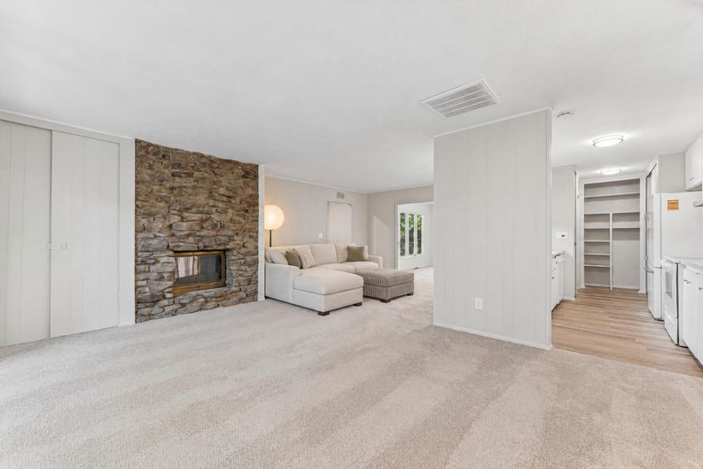 Photo 5 of 35 of 5896 Mills Creek Ln, North Ridgeville, OH