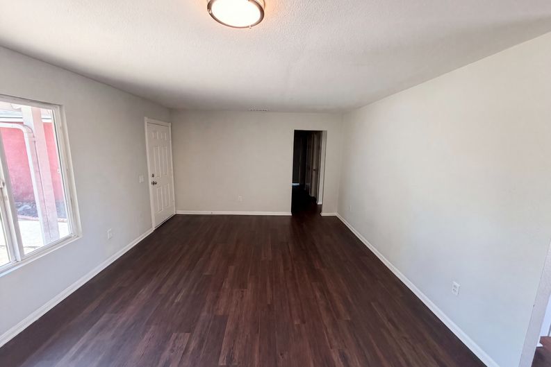 Photo 11 of 20 of 215 Laurel Ln, Hemet, CA