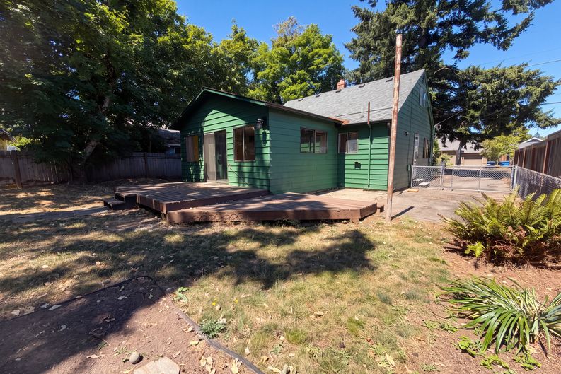 Photo 5 of 22 of 5926 SE Lexington St, Portland, OR