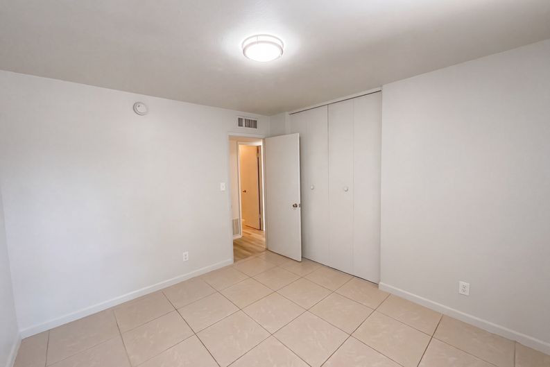 Photo 12 of 21 of 3544 W Sierra Vista Dr, Phoenix, AZ