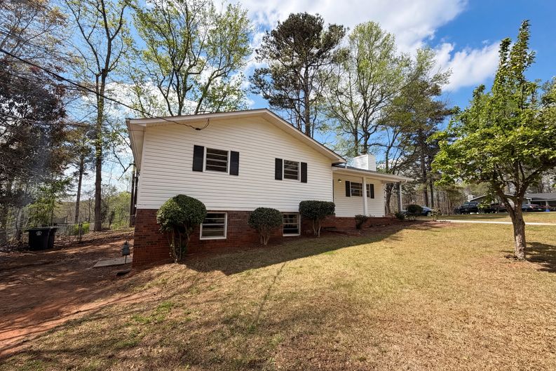 Photo 7 of 19 of 2405 Eric Ln, Douglasville, GA