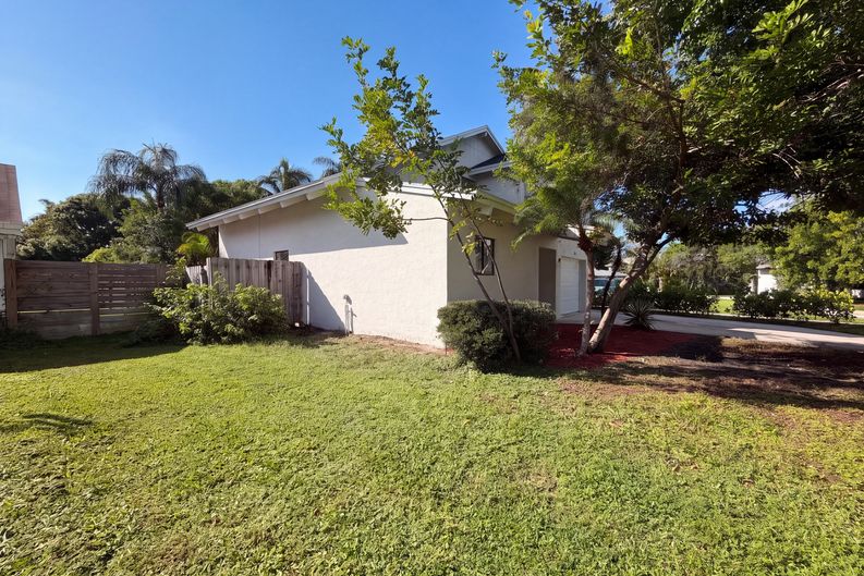 Photo 19 of 24 of 2496 Douglas Ave, Delray Beach, FL