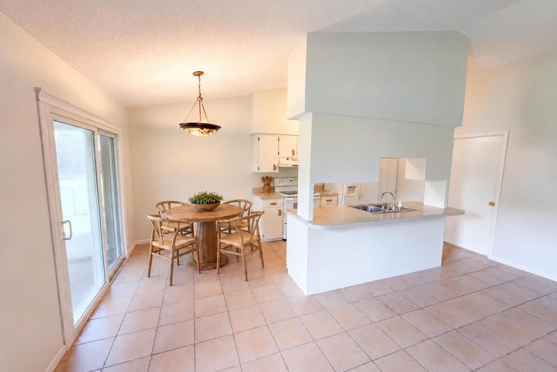 Photo 9 of 28 of 1061 Hunt St NW, Palm Bay, FL