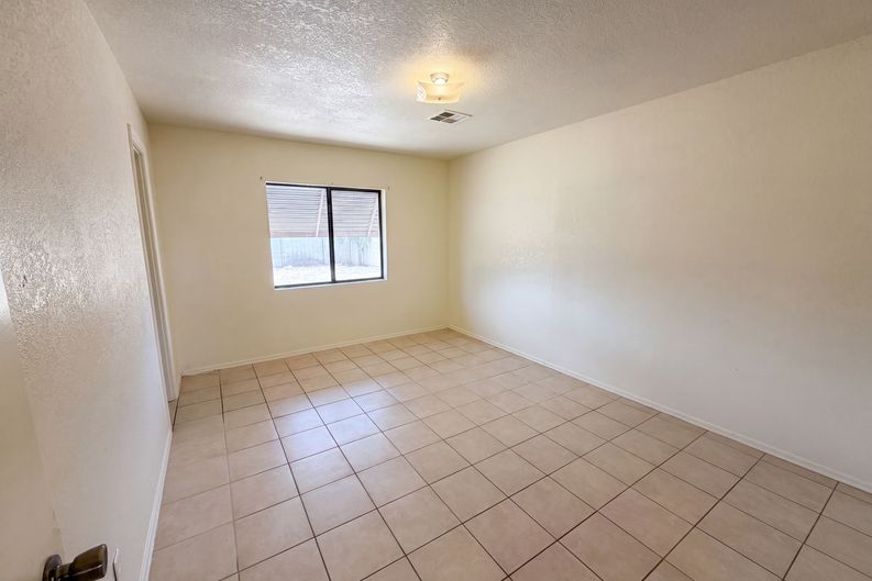 Photo 4 of 19 of 4636 N 67th Ave, Phoenix, AZ