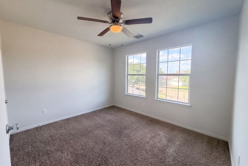 Photo 11 of 21 of 3911 Teal Vista Ct, Fresno, TX