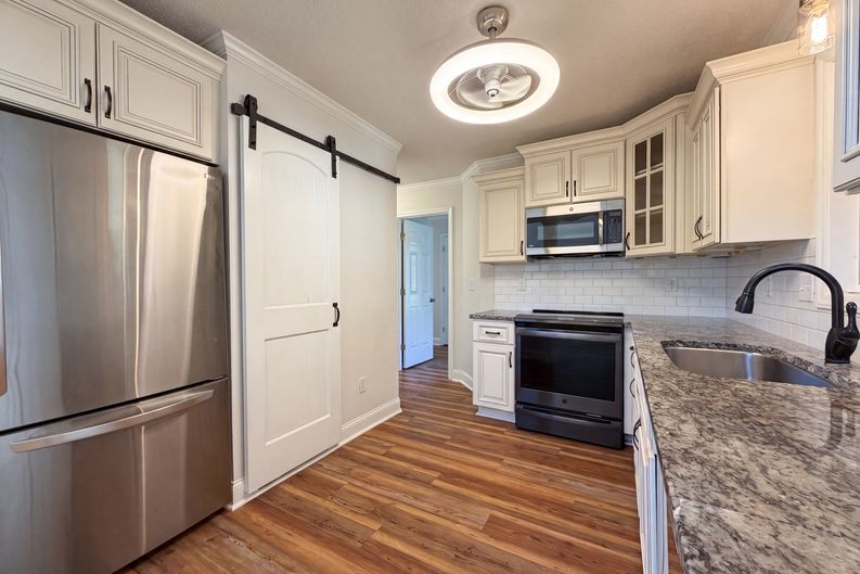 Photo 6 of 26 of 105 Jefferson Forest Ct, Winston Salem, NC