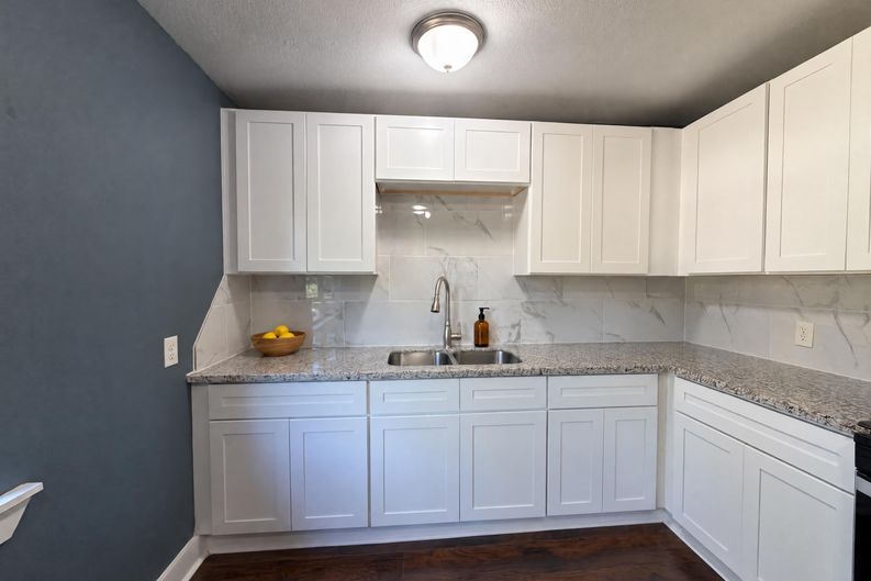 Photo 11 of 27 of 7405 Sterlingshire St, Houston, TX