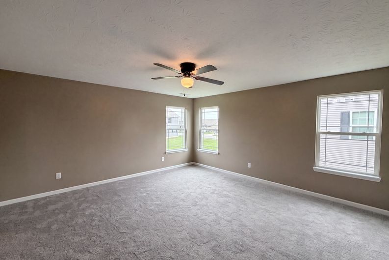 Photo 4 of 23 of 8196 Alyssum Dr, Plainfield, IN