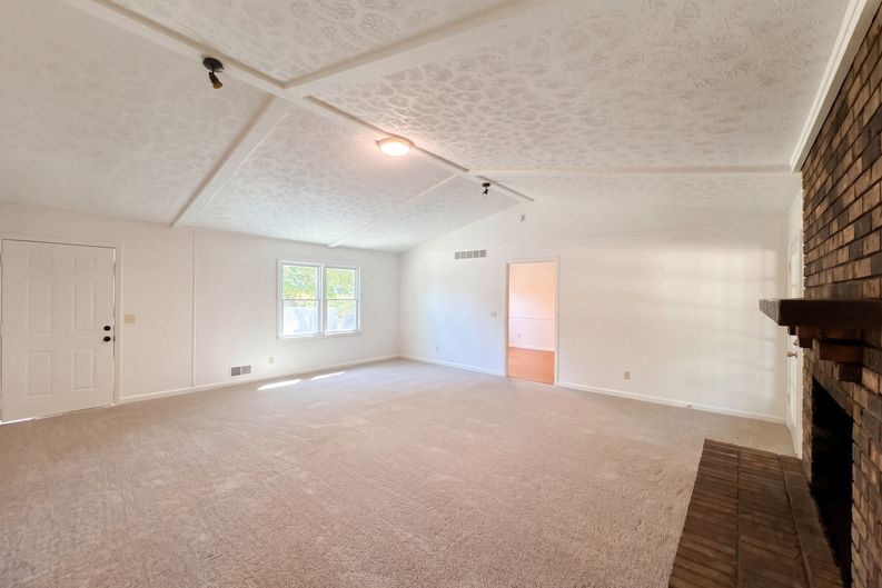 Photo 9 of 24 of 207 Mayflower Dr, Woodstock, GA