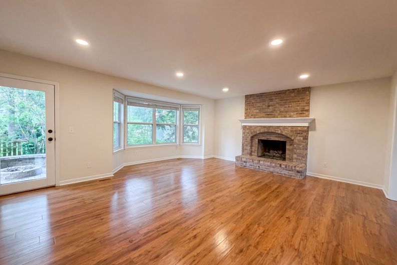 Photo 3 of 31 of 16201 Surfview Ct, Grover, MO