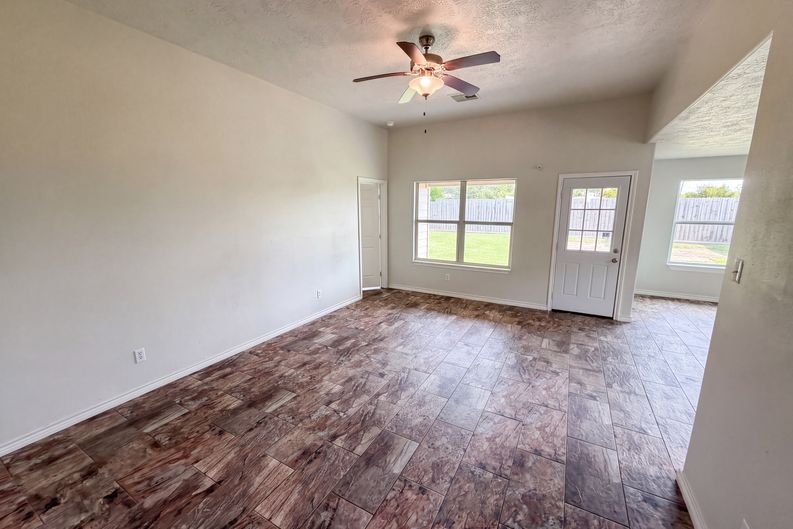 Photo 3 of 21 of 9002 Barracuda Dr, Texas City, TX