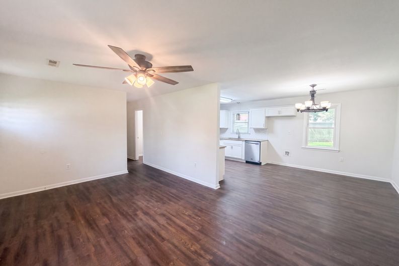 Photo 6 of 18 of 1110 Stuart Dr, Moncks Corner, SC