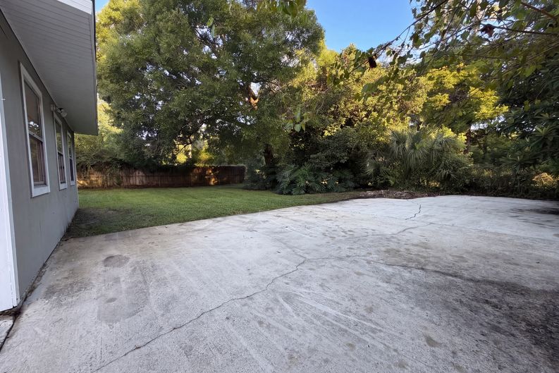 Photo 17 of 26 of 6535 Lou Dr N, Jacksonville, FL