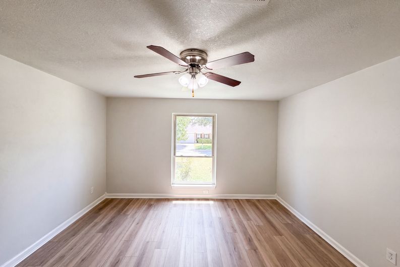 Photo 8 of 21 of 220 Grand Meadow Dr, Fort Worth, TX