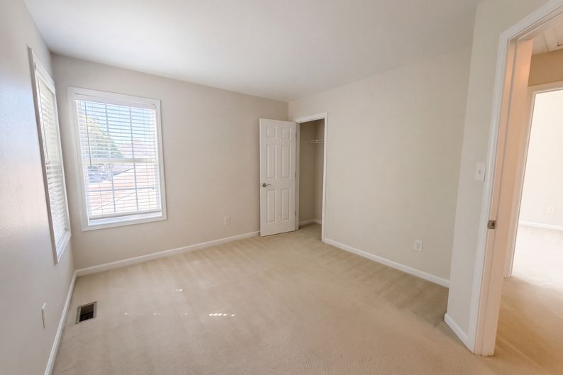Photo 9 of 22 of 10526 Glory Meadow Ct, Charlotte, NC