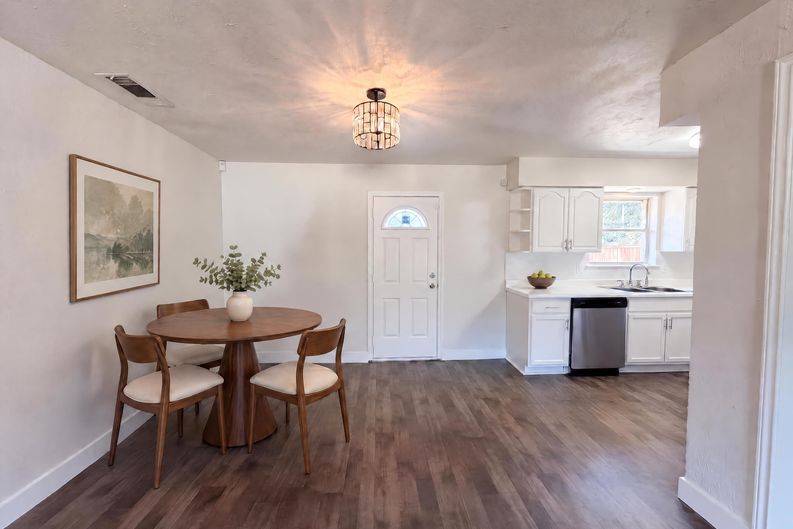 Photo 11 of 23 of 8540 Foxwood Ln, Dallas, TX