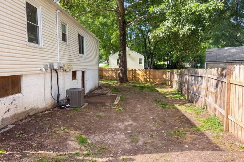 Photo 17 of 22 of 5419 Roe Blvd, Roeland Park, KS
