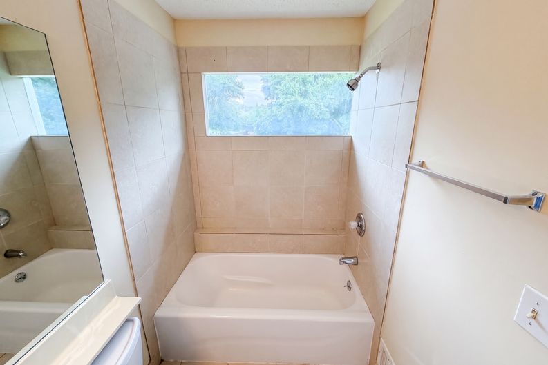 Photo 16 of 24 of 3271 Tennington Pl, Lawrenceville, GA