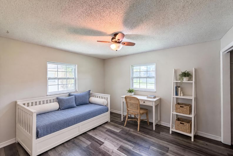 Photo 12 of 18 of 1823 Lori Ln W, Lakeland, FL