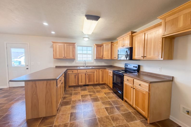 Photo 3 of 22 of 141 Thacker Dr, Portland, TN