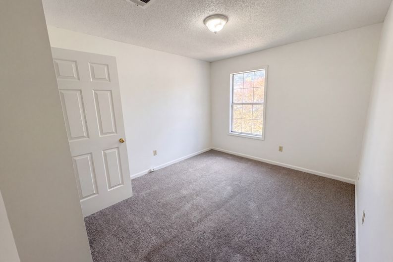 Photo 11 of 18 of 3798 Fern Ridge Rd, Memphis, TN