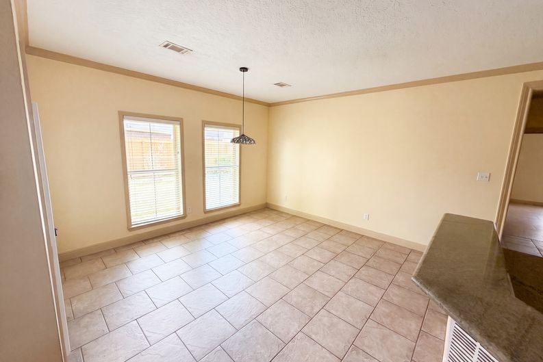 Photo 10 of 24 of 7945 Laurelwood St, Beaumont, TX