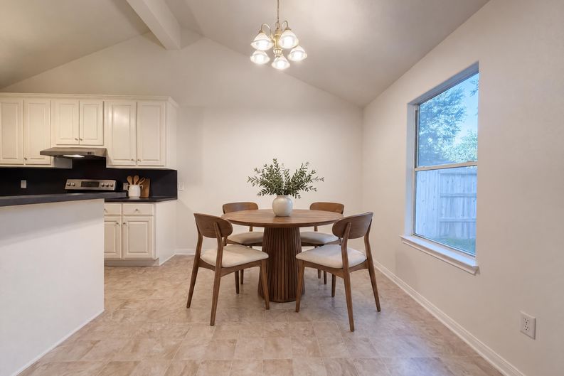 Photo 8 of 23 of 16331 Long Valley Ct, Conroe, TX