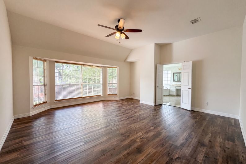 Photo 4 of 33 of 1429 Greenbriar Dr, Allen, TX