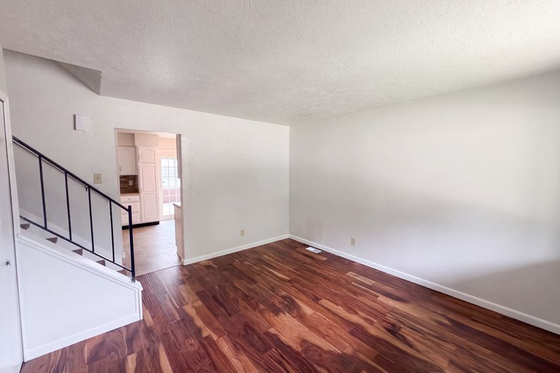 Photo 3 of 20 of 7533 Ardwell Dr, Indianapolis, IN