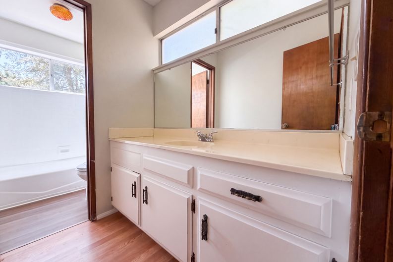 Photo 16 of 37 of 22360 Briarwood Ln, Crestline, CA